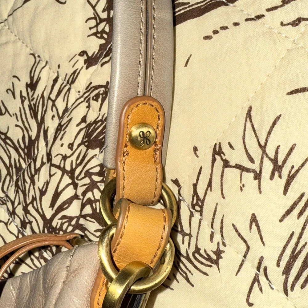 Chic Leather HOBO Shoulder Bag in Taupe - Picture 6 of 7